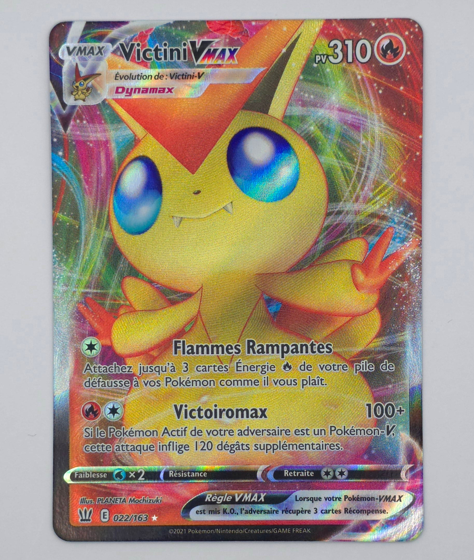 Carte Pokémon – Victini VMAX Holo (Épée & Bouclier – Styles de Combat 2021 – 022/163) – FR